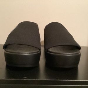 Madden size 9 black fabric platform slides